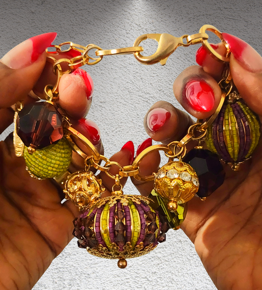 1970s Vintage Vanity Fair Charm Bracelet